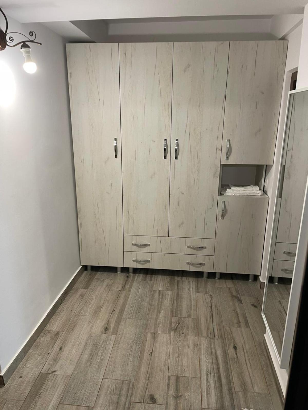 Propriete Ten - Close To University, Hospital And Downtown 雅西 外观 照片